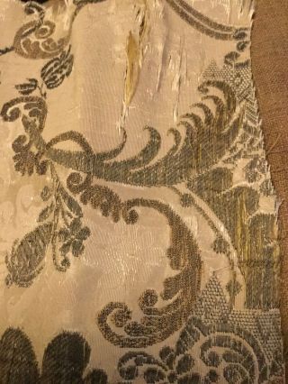 17 Th Century Silk Brocade Fragment With A Metallic Thread Weave. 4