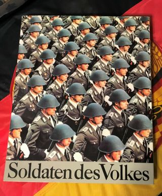 Soldiers Of The People - East German Ddr Nva Color Book Soldaten Des Volkes