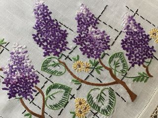 PRETTY VINTAGE HAND EMBROIDERED TABLECLOTH LILAC BLOSSOMS/LACE TRIM 2