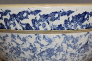 A 19TH C BLUE SPATTERWARE OR SPONGEWARE MIXING BOWL WITH COLLAR 4
