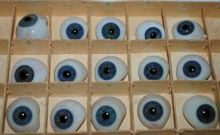 25 Rare Antique German Human Prosthetic Glass Eyes Salesman Box
