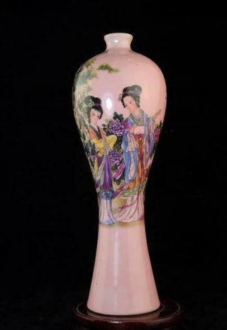 Chinese Old Hand Made Famille Rose Porcelain Hand - Painted Two Woman Vase C02