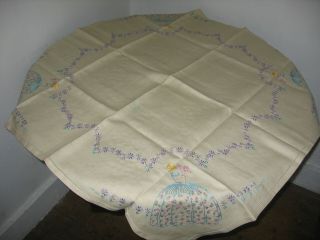 VINTAGE TABLECLOTH IRISH LINEN HAND EMBROIDERED CRINOLINE LADIES 34 