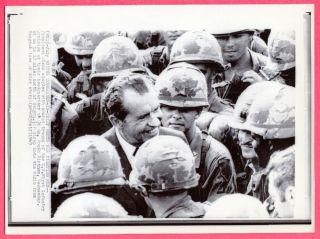 1969 President Nixon Meets 1st Infantry Division Di An Vietnam Orig.  News Photo