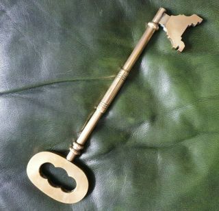 Vintage retro large heavy brass locksmith lock shop display key cutting sign  2