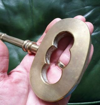 Vintage retro large heavy brass locksmith lock shop display key cutting sign  5
