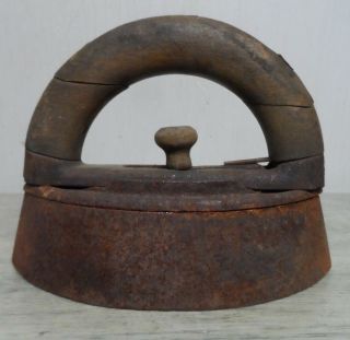 Antique Cast Iron Sad Iron With Handel Made By The A.  O.  Williams Co.