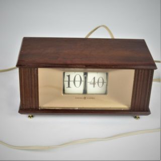 General Electric Flip Clock Mid Century Ge Model 8113 Wood Grain Clock