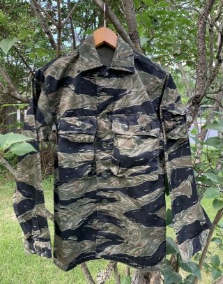 Vin Vietnam War Us Army Military Tiger Stripe Camo Shirt.  Size Us - S