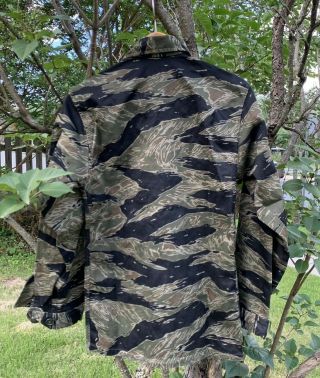 Vin Vietnam War US Army Military Tiger Stripe Camo Shirt.  Size US - S 2
