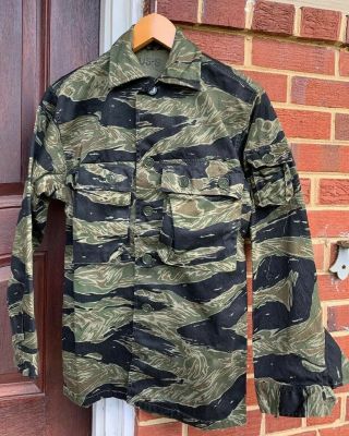 Vin Vietnam War US Army Military Tiger Stripe Camo Shirt.  Size US - S 3