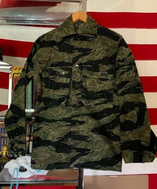 Vin Vietnam War US Army Military Tiger Stripe Camo Shirt.  Size US - S 5