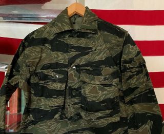 Vin Vietnam War US Army Military Tiger Stripe Camo Shirt.  Size US - S 7