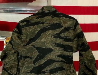 Vin Vietnam War US Army Military Tiger Stripe Camo Shirt.  Size US - S 8