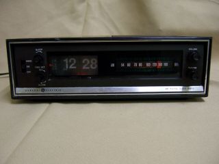 Vintage Ge General Electric C4305a Alarm " Flip " Clock Am Radio Wood Grain