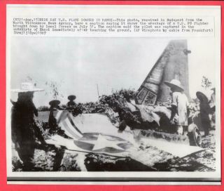 1967 F - 8 Crusader Shot Down Over North Vietnam Pilot Pow News Wirephoto