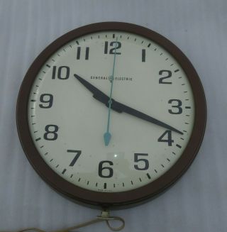 Vintage General Electric Model 2012 Mid Century School Wall Clock Glass Face