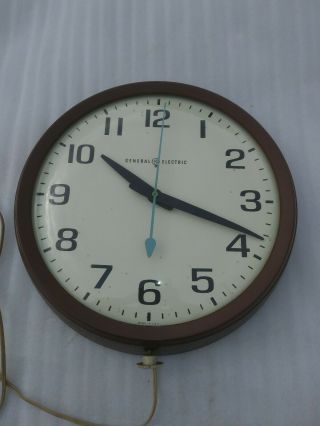 Vintage General Electric Model 2012 Mid Century School Wall Clock Glass Face 7