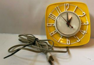 Vtg 1954 General Electric Yellow And White Kitchen Clock 2h44 Telechron