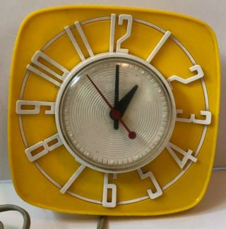 Vtg 1954 General Electric Yellow and White Kitchen Clock 2H44 Telechron 2