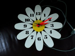 Vtg Ingraham Daisy Flower Electric Wall Clock Retro Usa 30 - 247 Just Fine