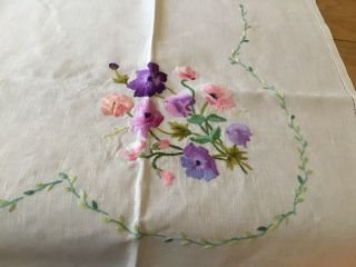VINTAGE HAND EMBROIDERED LINEN TABLECLOTH GORGEOUS RAISED SUMMER FLOWERS 5