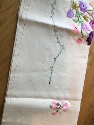 VINTAGE HAND EMBROIDERED LINEN TABLECLOTH GORGEOUS RAISED SUMMER FLOWERS 8