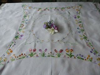 VINTAGE HAND EMBROIDERED TABLECLOTH - EXQUISITE FLOWER CIRCLE OF SPRING FLOWERS 2