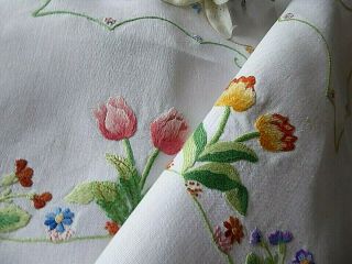 VINTAGE HAND EMBROIDERED TABLECLOTH - EXQUISITE FLOWER CIRCLE OF SPRING FLOWERS 6