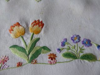 VINTAGE HAND EMBROIDERED TABLECLOTH - EXQUISITE FLOWER CIRCLE OF SPRING FLOWERS 7