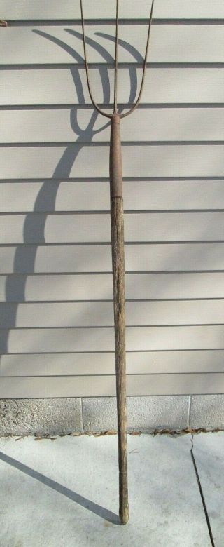 Vintage 3 Tine Prong Pitch Hay Fork Farm Tool Primitive