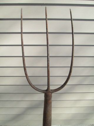 Vintage 3 Tine Prong Pitch Hay Fork Farm Tool Primitive 4