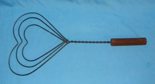 Triple Heart Wire Rug Beater Wooden Handle 2