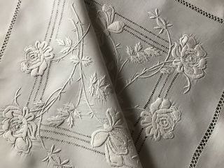EXQUISITE ANTIQUE IRISH LINEN TABLECLOTH HAND EMBROIDERED WHITEWORK 2