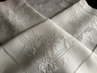 EXQUISITE ANTIQUE IRISH LINEN TABLECLOTH HAND EMBROIDERED WHITEWORK 7