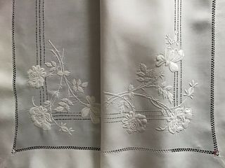 EXQUISITE ANTIQUE IRISH LINEN TABLECLOTH HAND EMBROIDERED WHITEWORK 8