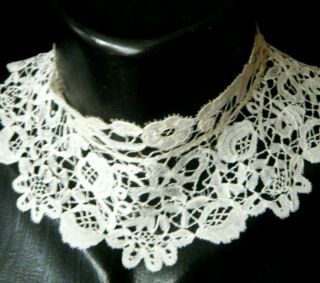 19c Antique High Neck Collar Honiton lace floral design H made England 2