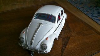 Taiyo 1966 Volkswagen VW Bug Battery Operated Bright White 10 ' long Tin Toy Car 2