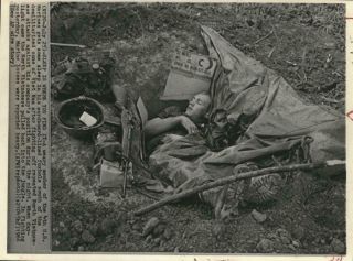 1966 U.  S.  4th Division Marine Asleep In Foxhole Near Dmz In Vietnam Press Photo