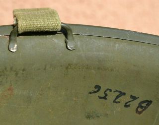 US M1 FIXED BALES HELMET WWII VINTAGE U.  S.  ARMY PAINTED LAUNDRY NUMBER 2