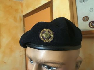 Rhodesian Chaplain Black Beret With Métal Badge