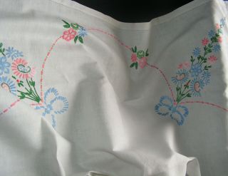 B ' FUL VTG RICHLY HAND EMBROIDERED TALL STAND BOUQUET & BOW IRISH LINEN TABLCLOTH 6