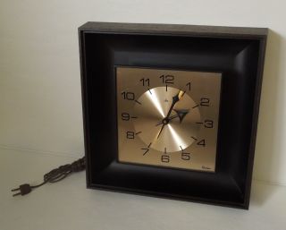 Vintage Mid Century Modern Lux Robertshaw Electric Clock Gold Black
