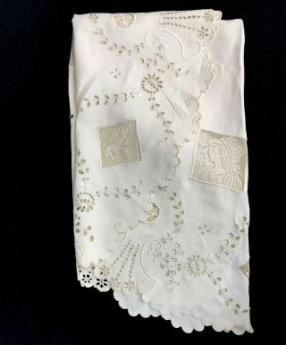 Vintage Round Embroidered Eyelet Tablecloth Figural Lace Inserts Women 44 "