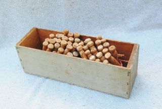 Wilson Cheese Box 5lbs Size w/ 53 Wood Clothes Pins Laundry Room Decor Vintage 4