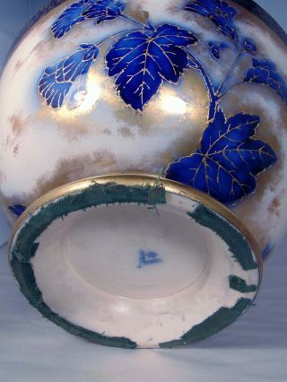 English ADDERLEY LARGE Footed Flow Blue White Gold CENTER BOWL 13 