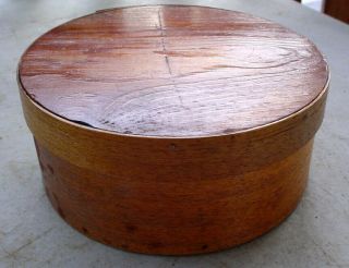 Antique N.  E.  Primitive 6 1/2 " Round Pantry Box W/ Copper Nails & Wooden Pegs N/r