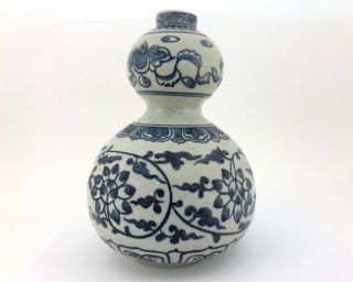 17th Century A Rare Blue & White Chinese Porcelain Double Gourd Vase W/ Flowers