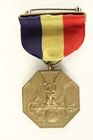 Vintage US Military Navy & Marine Corps Medal for Heroism in WWII Era Short Box 3