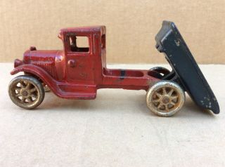 Vtg 1920’s Arcade Cast Iron Dump Truck Spoke Wheels Model T Body 5.  5” Long 5